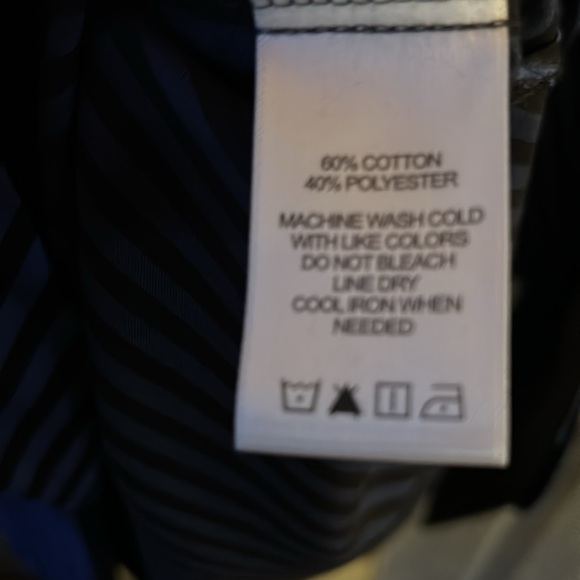 Unworn ladies cotton blouse, buttons are black faceted. Vintage Foxcroft NYC. - Picture 3 of 5